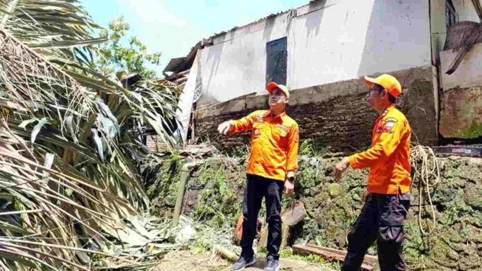 Angin Puting Beliung Terjang 3 Dusun di Sumedang