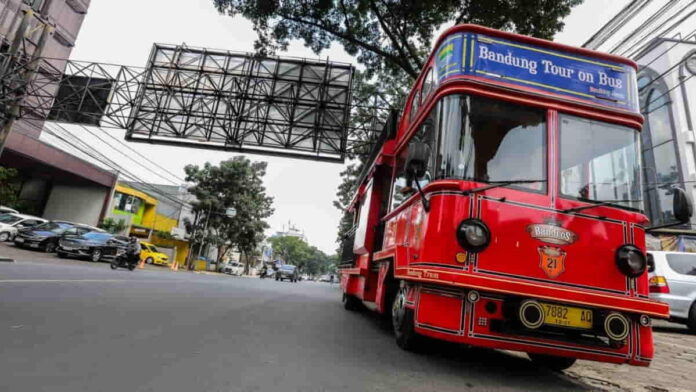 bus wisata bandros
