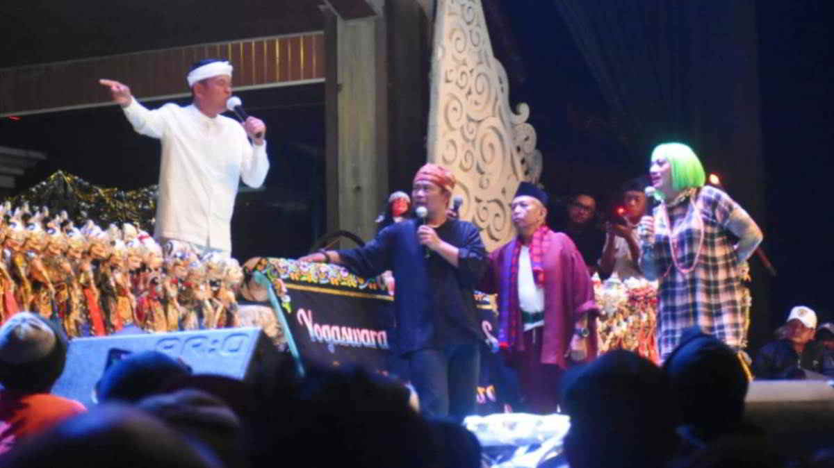 Ada KDM dalam Pagelaran Wayang Golek Peringati Hari Jadi ke-447 Sumedang, Ribuan Warga Padati Pusat Pemerintahan