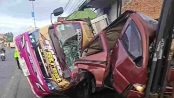 Kecelakaan di Cikoneng Ciamis, Truk Boks Tabrak Minibus