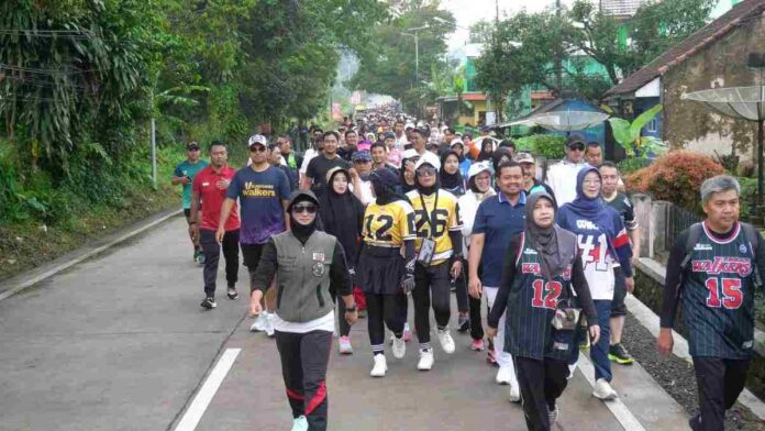 Keseruan Komunitas Sumedang Walkers Jelajahi Mata Air Sirah Cipelang