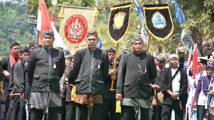 Kirab Panji Mahkota Kemaharajaan Sunda 2025, Menghidupkan Sejarah dan Memperkokoh Identitas Sumedang