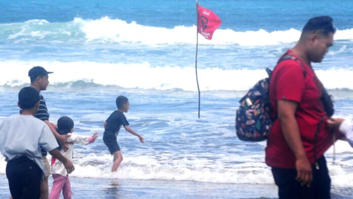 dua wisatawan hilang terseret arus Pantai Pangandaran
