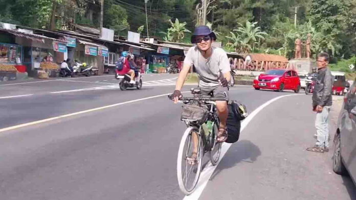 Naik Sepeda