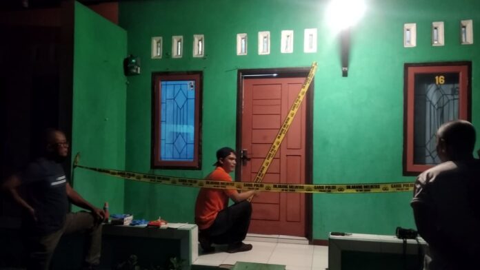 Penemuan mayat perempuan terbungkus sepre di kosan Ciamis