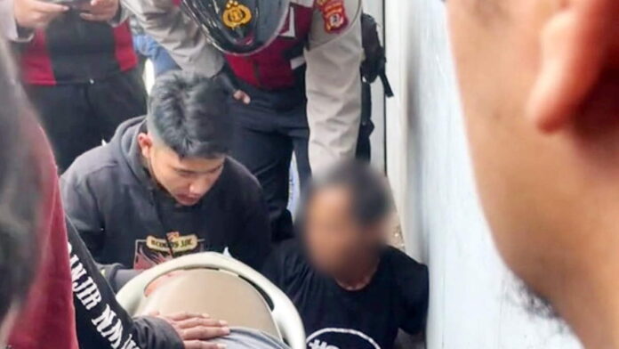 Pria Diduga ODGJ Bawa Sajam Bikin Resah Warga Kota Banjar.