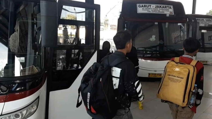 Puncak Arus Balik, Jumlah Penumpang Bus di Terminal Garut Mulai Alami Peningkatan