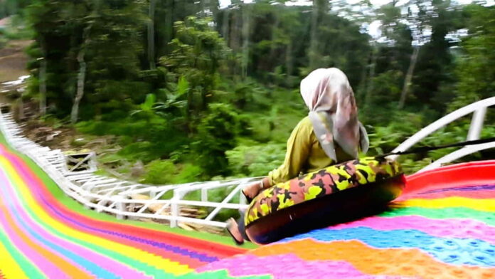 Rainbow Slide Nalisa Cipanten di Majalengka