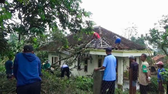 Rumah Warga Sumedang Rusak