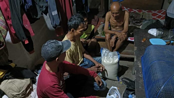 Warga Miskin di Kertahayu Ciamis Tinggal di Gubuk Beralaskan Tanah