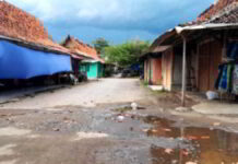 Warga Pasar Wisata Pangandaran