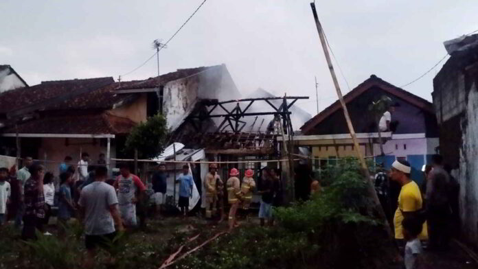 Satu Rumah Hangus Terbakar