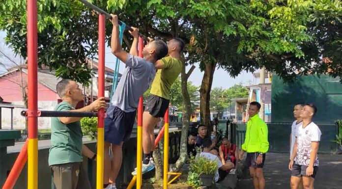 Anggota TNI Inspiratif Ini Latih Fisik Pemuda Kota Banjar yang Ingin Daftar Tentara tanpa Dipungut Biaya, Begini Kisahnya
