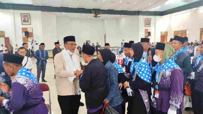 Dilepas Bupati Herdiat, Calon Haji Ciamis Siap Tunaikan Ibadah Suci