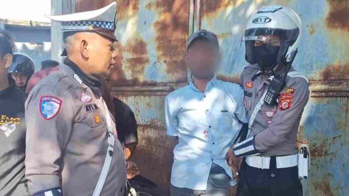Dituduh Curi Motor Pria Asal Garut Dihajar Warga, Dievakuasi Polisi dari Amukan Massa