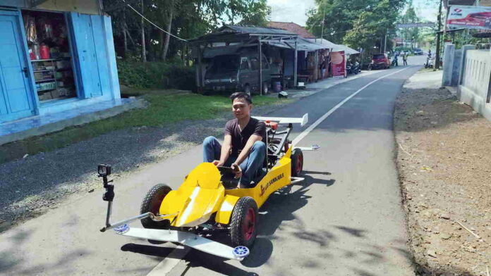 Guru Honorer di Ciamis Rakit Kendaraan Prototipe dengan Konsep Mobil Tamiya Bermesin Motor