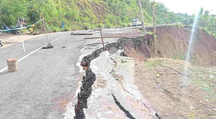 Jalan Angsana Gunung Kelir Ciamis Kembali Longsor, Akses Pamarican-Langkaplancar Ditutup Sementara