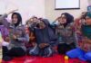 Keceriaan Pengungsi Bencana Longsor di Sumedang saat Polisi Berikan Trauma Healing