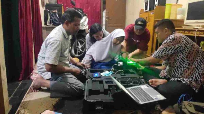 Ketika Malam Tak Menghalangi Disdukcapil Ciamis Berikan Layanan Jemput Bola Rekam KTP-el