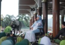 Mamah Dedeh mengisi Tabligh Akbar di Masjid Agung Sumedang