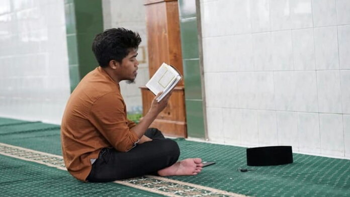 Menyelami Hikmah Memakmurkan Masjid di Rumah Allah Swt