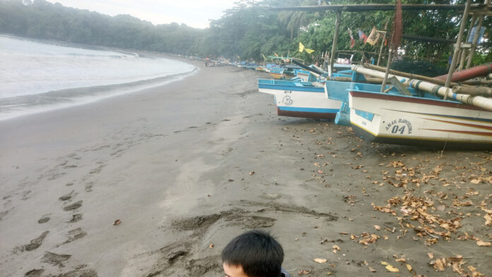 Nelayan Batukaras Pangandaran Keluhkan Abrasi Pantai