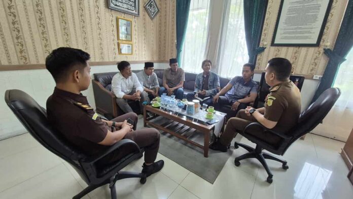 POSNU Kota Banjar sambangi Kejaksaan terkait perkara dugaan korupsi Rumdin DPRD