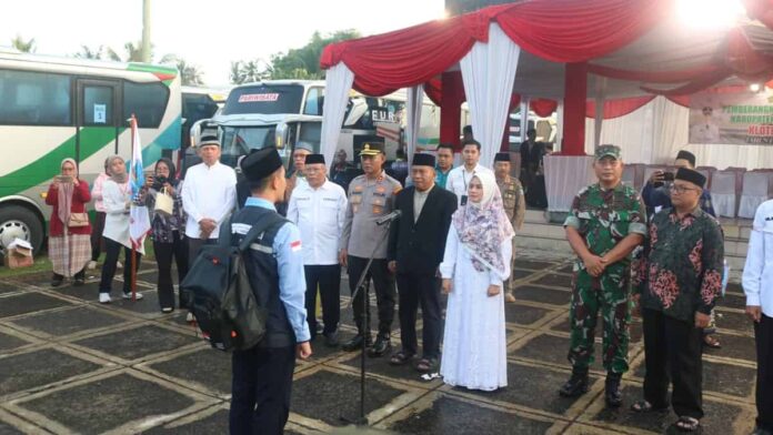 Sebanyak 419 Calon Jemaah Haji Asal Pangandaran Diberangkatkan ke Tanah Suci