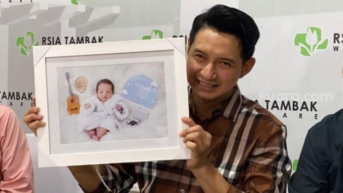 Resmi Jadi Ayah, Inilah Nama Anak Pertama Chand Kelvin