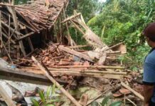 Rumah Lansia di Padaherang Pangandaran Rusak Berat Diterjang Hujan dan Angin Kencang