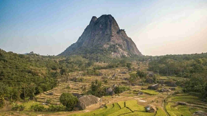 Sejarah Gunung Parang Purwakarta yang Penuh Mitos
