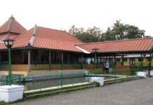Sejarah Masjid Pathok Negoro, Jejak Langkah Kraton