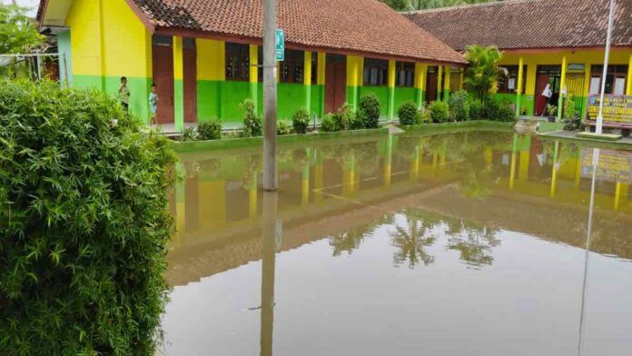 Sekolah di Pangandaran terendam banjir