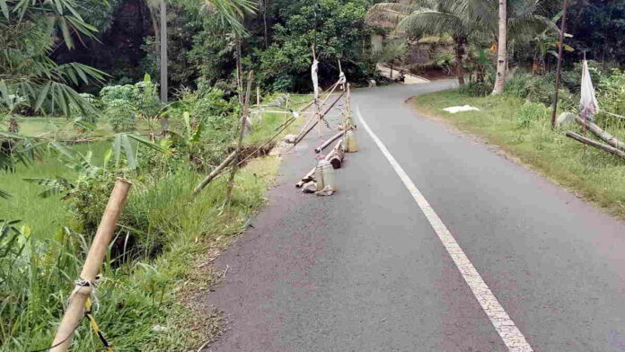 TPT Jalan Lintas Kawali-Sukadana Ciamis Ambruk, Pengendara Wajib Ekstra Hati-Hati