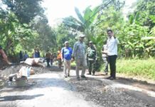 Tanggapi Keluhan Warga, Wabup Sumedang Tinjau Langsung Jalan Rusak di Tanjungmedar