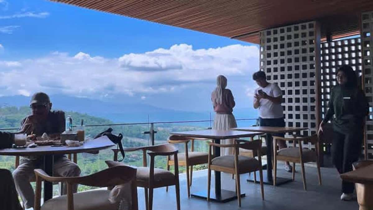 Tempat Nongkrong yang Lagi Hits di Cisayong Tasikmalaya, Punya View Pegunungan Hijau