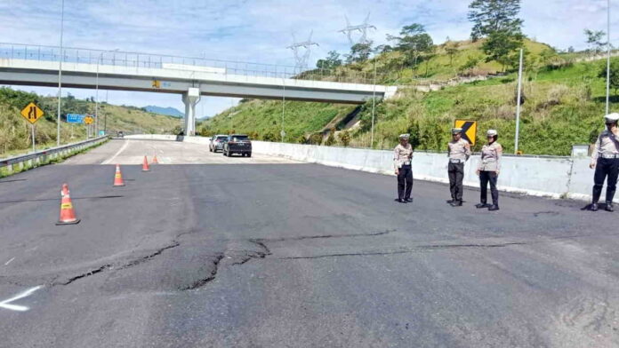 Tinjau Pergerakan Tanah di Tol Cisumdawu, Ini Temuan Polres Sumedang