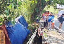 Truk Alami Kecelakaan Tunggal Masuk ke Selokan di Karangkamulyan Ciamis