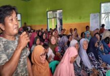 Warga Desa Paledah Pangandaran