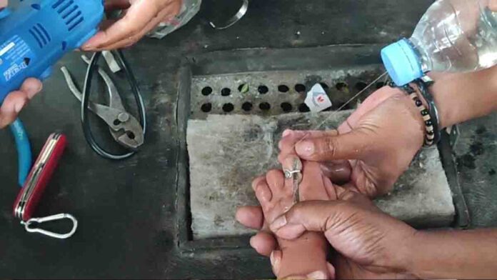 Jari Tangan Bengkak karena Cincin Susah Dilepas, Warga Tasikmalaya Minta Pertolongan ke Damkar