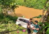 Diduga Oleng, Sebuah Mobil di Kota Banjar Terjun ke Saluran Irigasi, Satu Orang Terluka