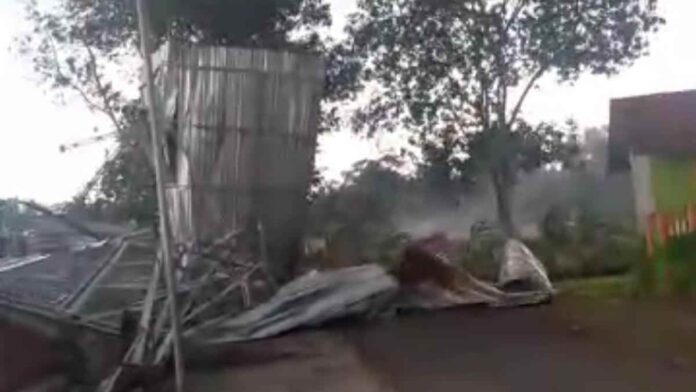 Angin Kencang Terjang Sumberjaya Ciamis, Belasan Rumah Rusak