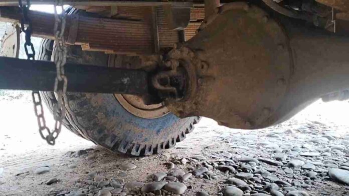 Cara Membuka Gardan Mobil Truk dengan Langkah yang Tepat