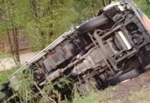Kecelakaan Tunggal, Truk Pengangkut Barang Kelontongan Terjun ke Jurang di Tanjakan Curam Kadipaten Tasikmalaya