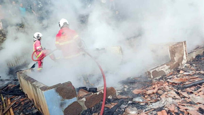 Si Jago Merah Ngamuk di Sumedang, Dua Rumah Warga Habis Terbakar