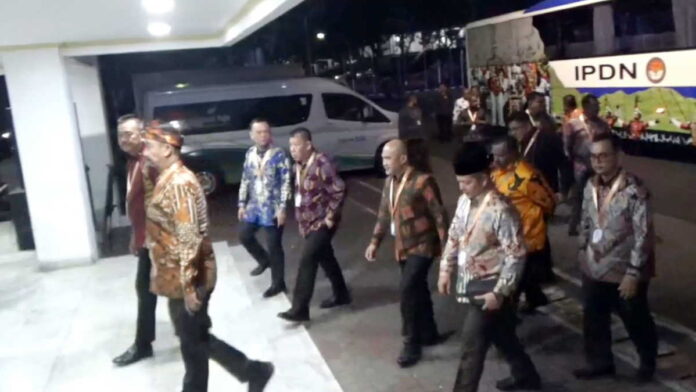Warna-warni Batik Daerah Warnai Malam Perdana Retret Kepala Daerah di IPDN Jatinangor Sumedang