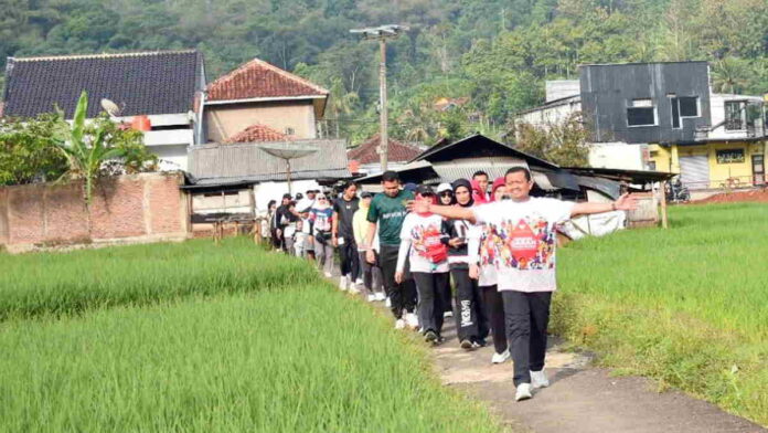Berjalan Bergandengan 7 Km, Warga Sumedang Kampanyekan Donor Darah dengan Semangat Kemanusiaan