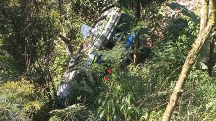 Bus Masuk Jurang di Garut Gegara Penumpang Teriak