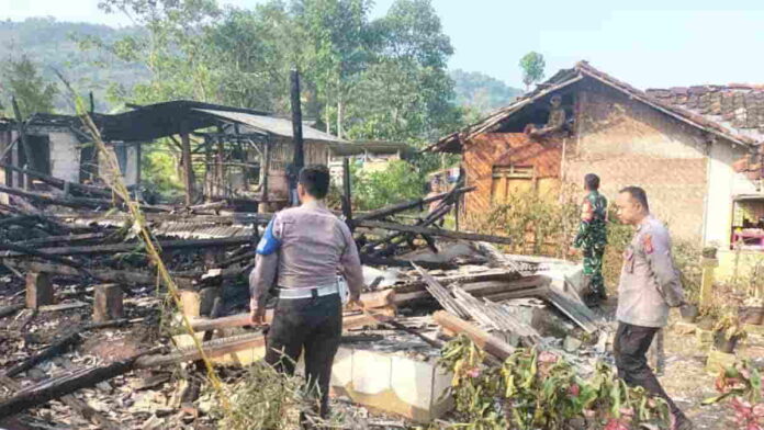 Kebakaran di Garut Ratakan Rumah Warga, Kerugian Capai Ratusan Juta Rupiah