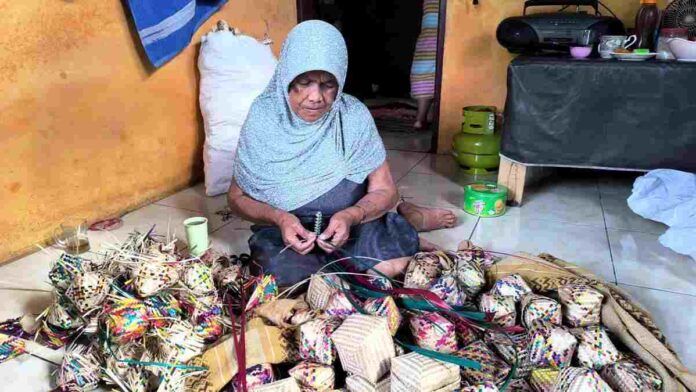 Kerajinan Tradisional Anyaman Bambu Buatan Mak Titi Asal Tasikmalaya Tembus Pasar Dubai dan Pakistan